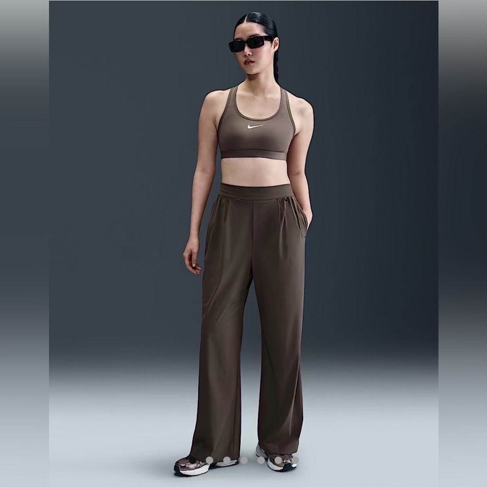 Nike 24.7 PerfectStretch
Women's Dri-FIT High-Waisted Loose Wide-Leg Pants